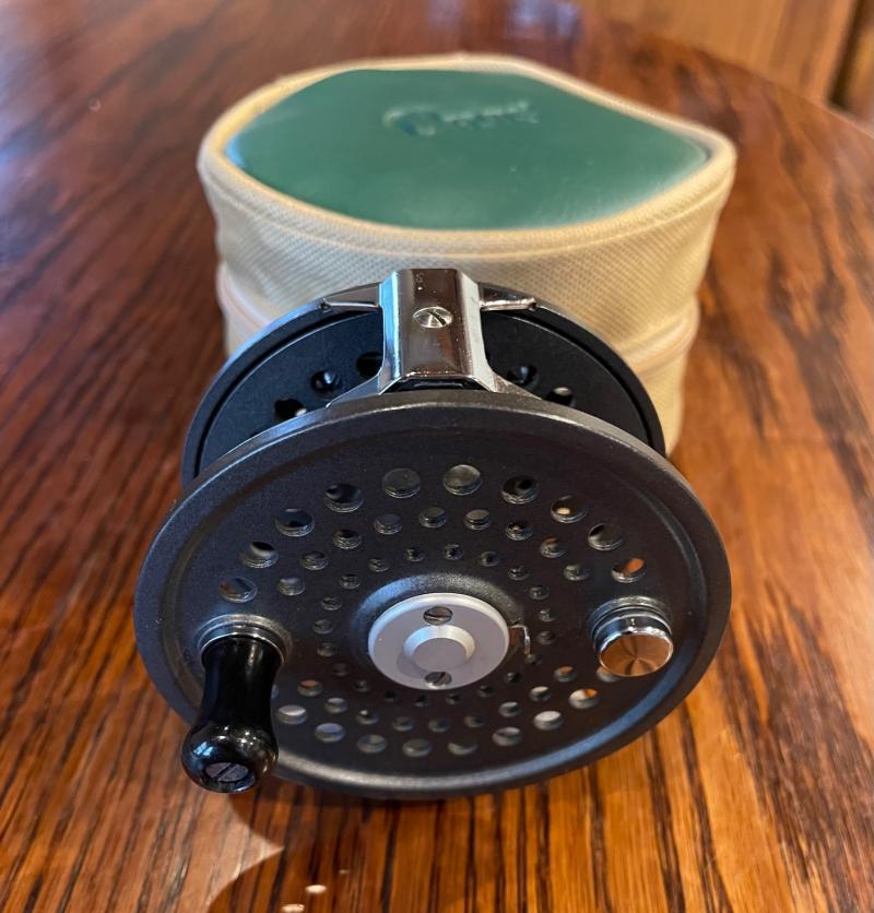 VINTAGE ORVIS BATTENKILL FLY REEL 7/8 DISC WITH ORVIS ZIPPED POUCH.